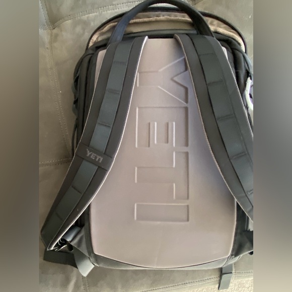 YETI crossroads 22L Backpack NWOT - Picture 3 of 16
